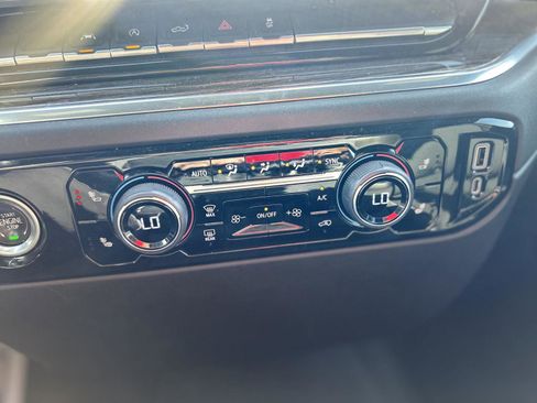 Used 2022 Chevrolet Silverado 1500 LT image 11