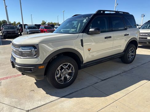 Used 2024 Ford Bronco Sport Badlands image 9