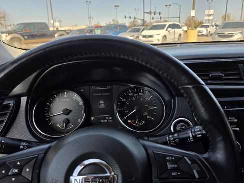 Used 2017 Nissan Rogue SV image 26