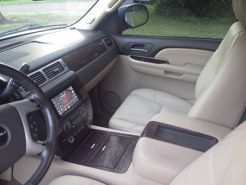 Used 2009 GMC Yukon Denali AWD/4WD image 16