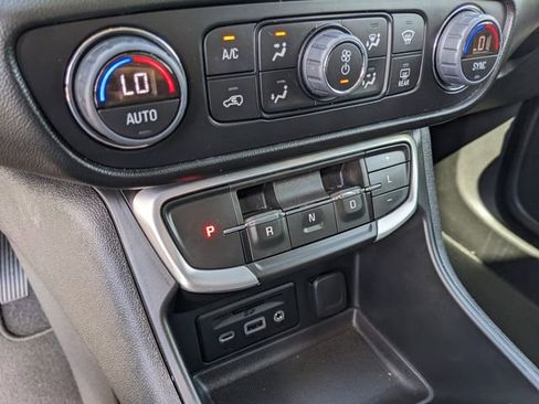 Used 2022 GMC Terrain SLE w/ Driver Convenience Package image 25