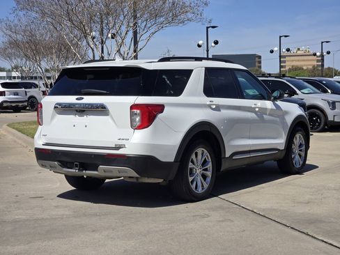 Used 2021 Ford Explorer XLT w/ Equipment Group 202A AWD/4WD image 4