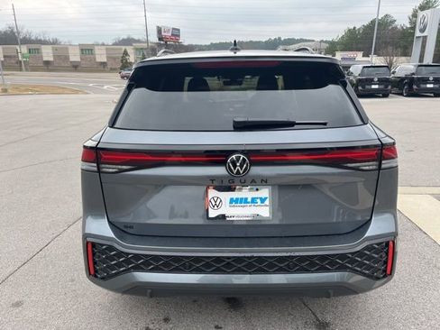 New 2026 Volkswagen Tiguan SE R-Line FWD image 4