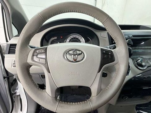 Used 2013 Toyota Sienna SE FWD image 16