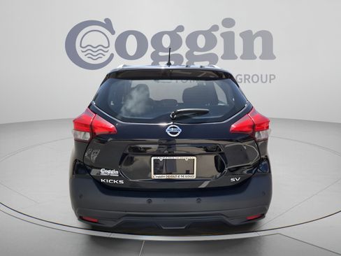 Used 2020 Nissan Kicks SV FWD image 4