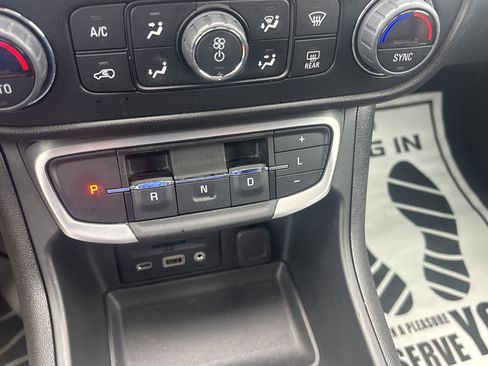 Used 2024 GMC Terrain SLT AWD/4WD image 23