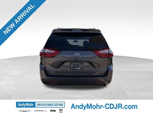 Used 2015 Toyota Sienna XLE FWD image 6