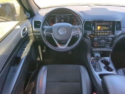 Used 2022 Jeep Grand Cherokee Laredo X image 18