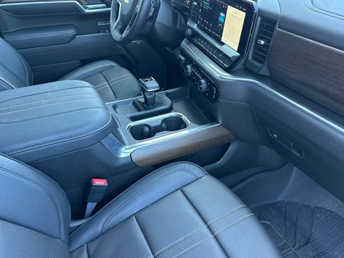 Used 2025 Chevrolet Silverado 1500 High Country AWD/4WD image 19