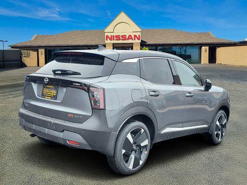 Used 2025 Nissan Kicks SR AWD/4WD image 4