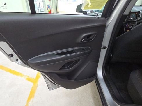 Used 2017 Chevrolet Trax LS image 35