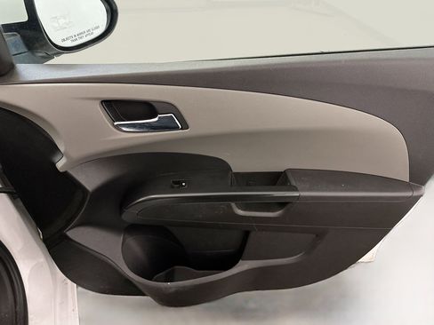 Used 2015 Chevrolet Sonic LTZ image 32