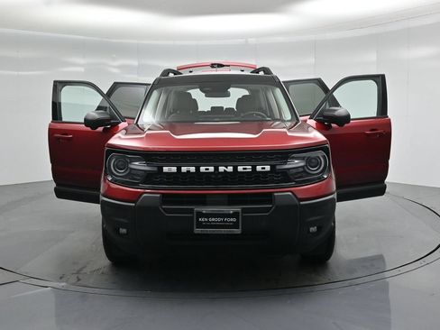 Certified 2025 Ford Bronco Sport Outer Banks w/ Outer Banks Tech Package+ AWD/4WD image 32