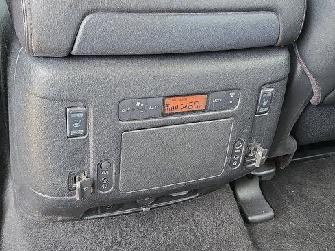 Used 2019 Nissan Armada Platinum w/ Captain's Chairs Package RWD image 18