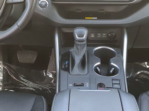 Used 2023 Toyota Highlander XLE FWD image 19