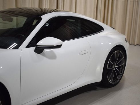 Used 2024 Porsche 911 Carrera RWD image 3
