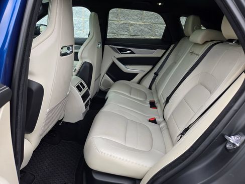 Used 2021 Jaguar F-PACE R-Dynamic S AWD/4WD image 37