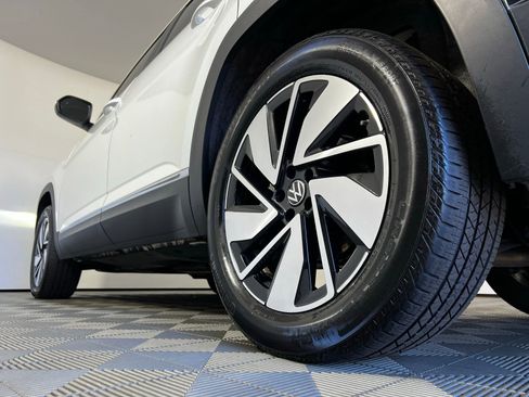 Used 2024 Volkswagen Atlas SEL AWD/4WD image 30