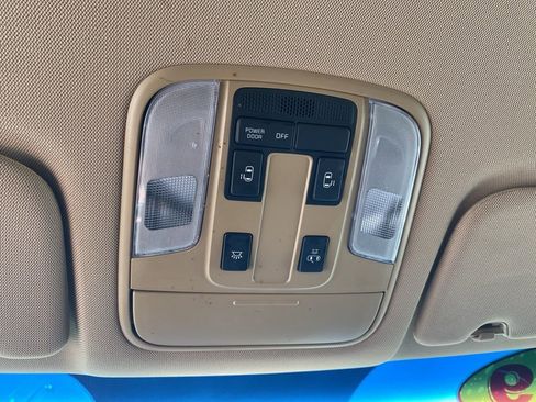 Used 2019 Kia Sedona EX image 23