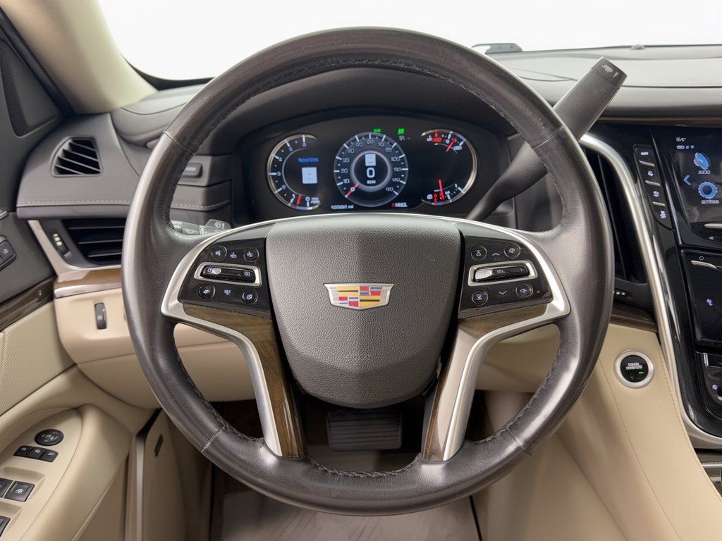 Used 2018 Cadillac Escalade Luxury AWD/4WD image 10