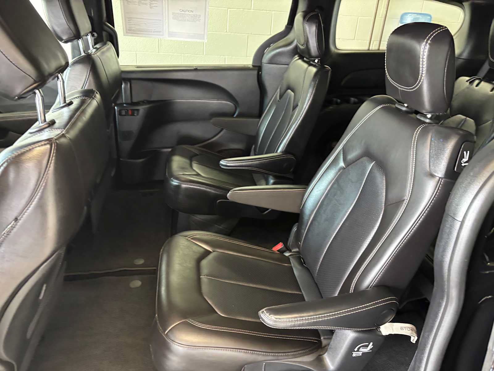Used 2025 Chrysler Pacifica Select FWD image 7