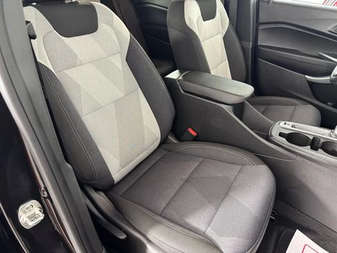 Used 2025 Chevrolet Trax LS FWD image 32