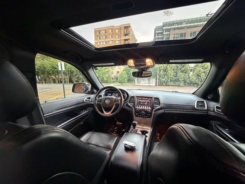 Used 2017 Jeep Grand Cherokee Limited AWD/4WD image 28
