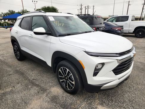 Used 2025 Chevrolet TrailBlazer LT image 1