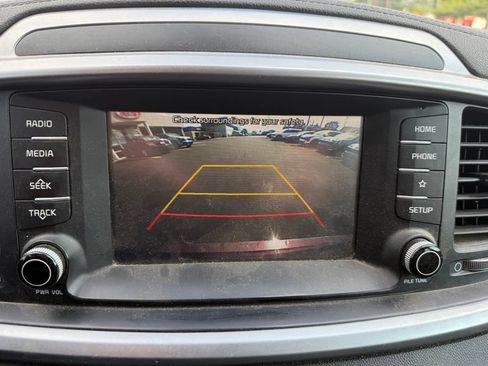 Used 2019 Kia Sorento FWD image 12