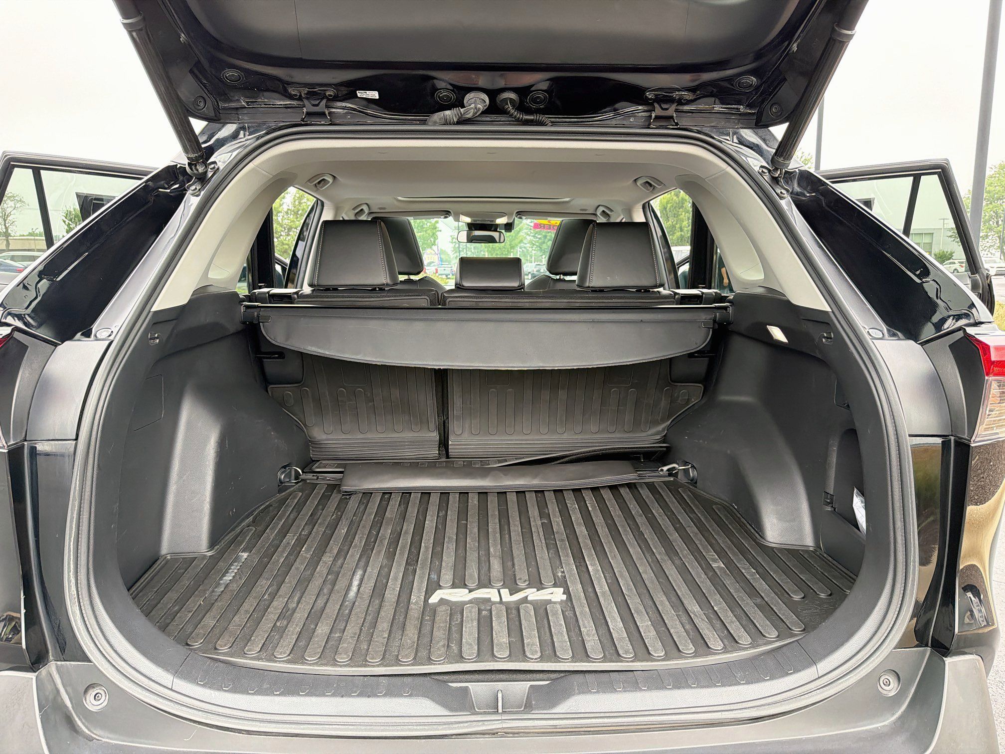 Used 2023 Toyota RAV4 XLE Premium AWD/4WD image 13