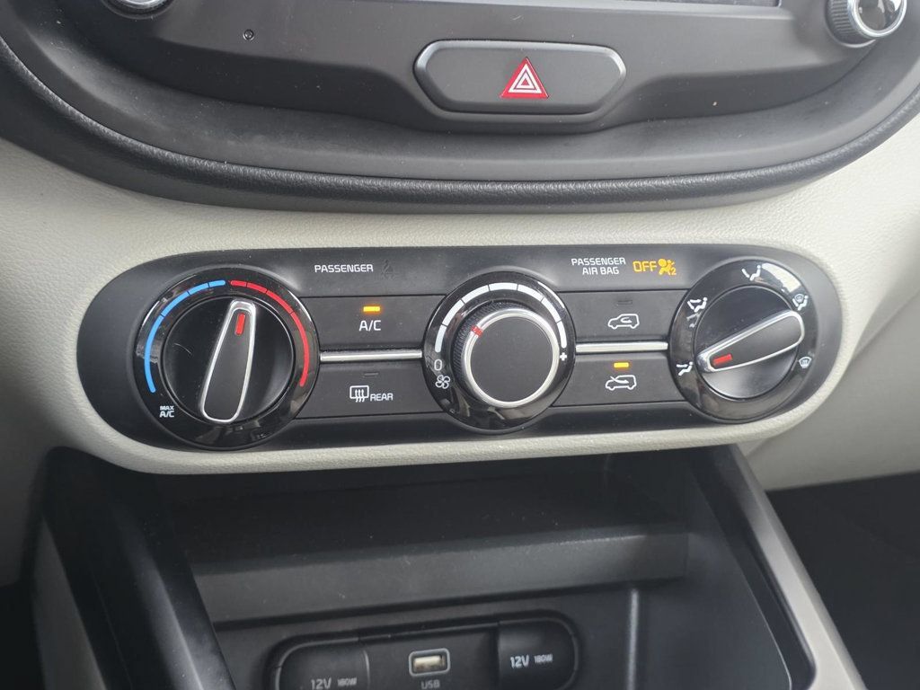 Used 2023 Kia Soul LX w/ LX Technology Package FWD image 15