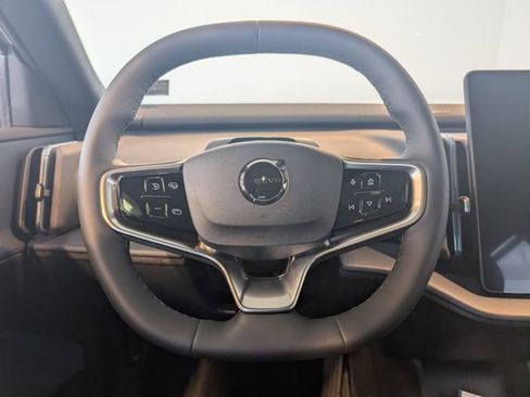 New 2026 Volvo EX30 Plus w/ Protection Package Premier image 16