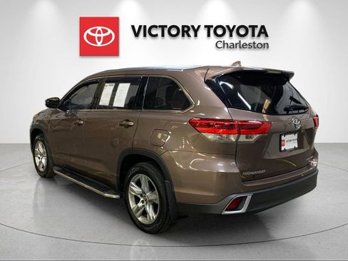 Used 2018 Toyota Highlander Limited image 3