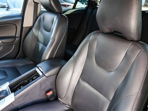 Used 2018 Volvo V60 T5 Cross Country w/ Convenience Package image 27