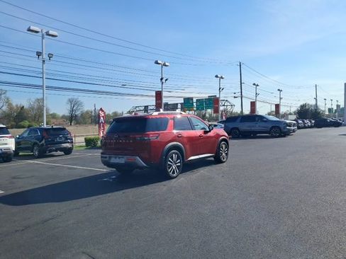 Used 2023 Nissan Pathfinder Platinum w/ Cargo Package image 8