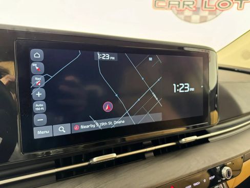 Used 2024 Kia Carnival EX FWD image 16