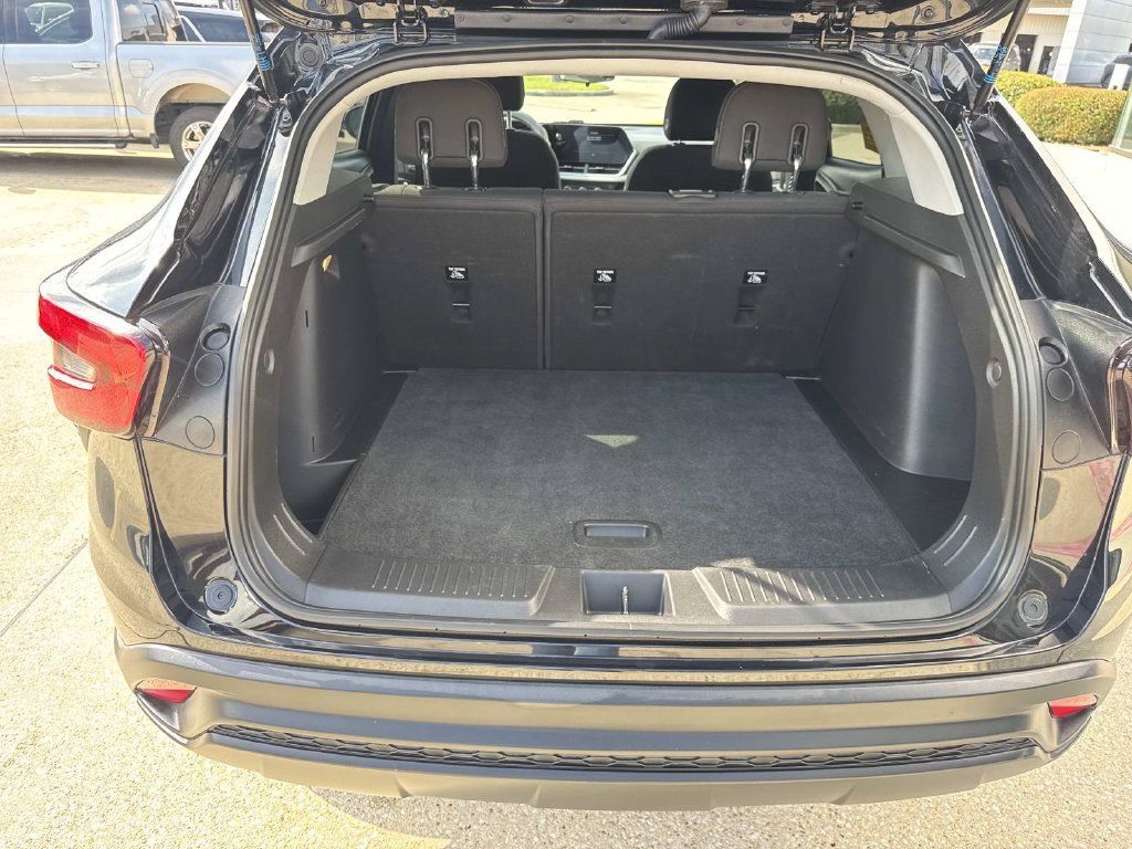 Used 2024 Chevrolet Trax LS FWD image 8