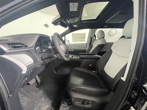 New 2026 Toyota Sienna XSE AWD/4WD image 9