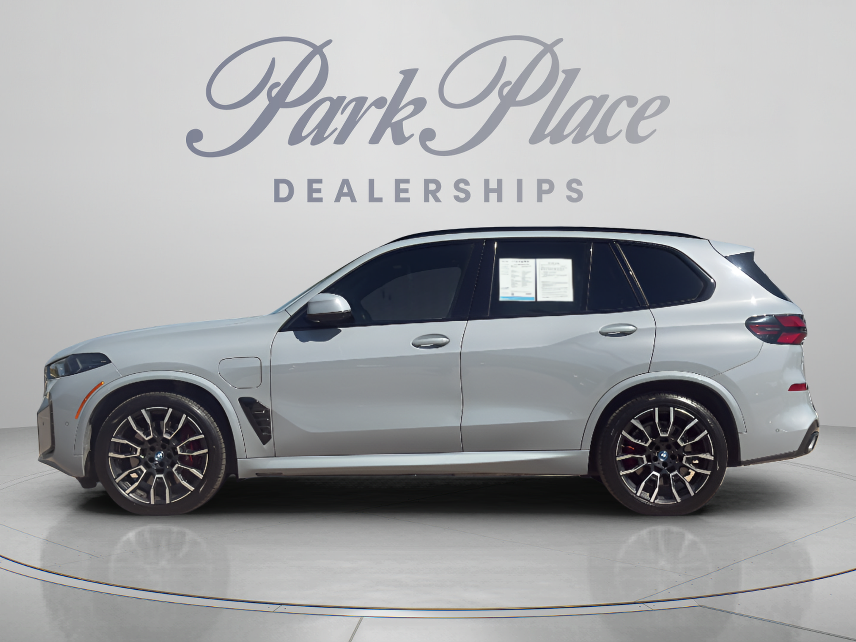 Used 2024 BMW X5 xDrive50e w/ M Sport Package AWD/4WD image 2