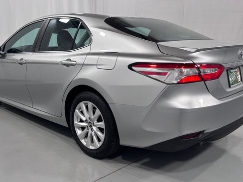 Used 2018 Toyota Camry LE FWD image 7