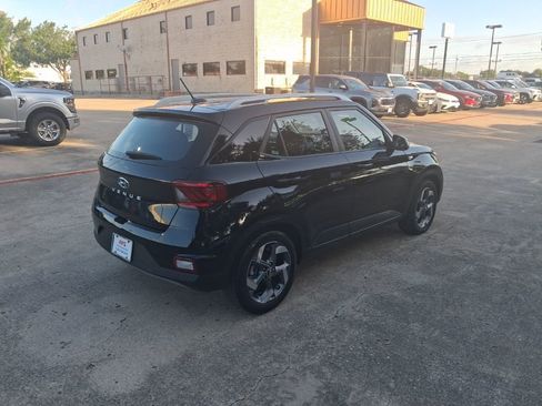 Used 2025 Hyundai Venue SEL FWD image 7