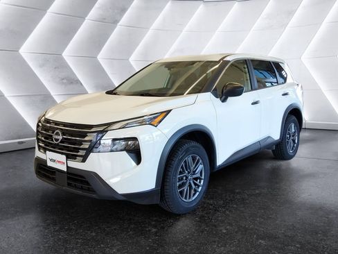 Used 2024 Nissan Rogue S FWD image 3