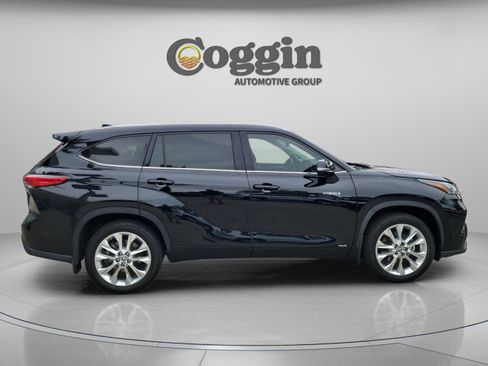 Used 2021 Toyota Highlander Limited AWD/4WD image 4