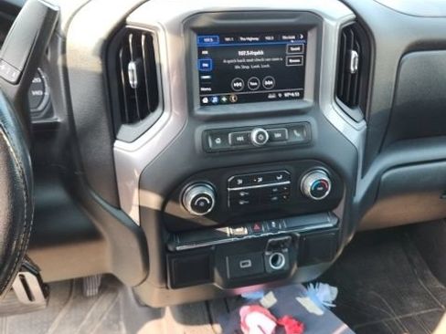 Used 2020 Chevrolet Silverado 1500 Custom w/ Custom Value Package AWD/4WD image 12