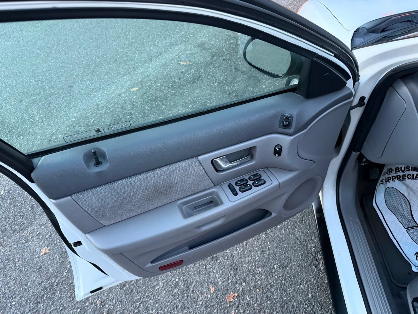 Used 2001 Ford Taurus SES FWD image 11
