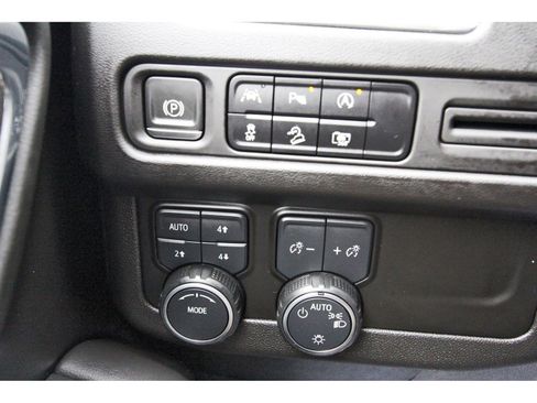 Used 2023 Chevrolet Tahoe Z71 w/ Luxury Package AWD/4WD image 19