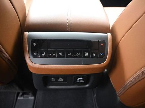 Used 2023 Nissan Pathfinder Platinum AWD/4WD image 27