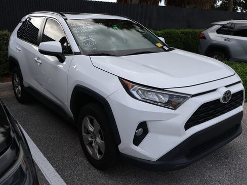Used 2021 Toyota RAV4 XLE w/ Convenience Package FWD image 6