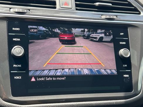 Certified 2023 Volkswagen Tiguan SE w/ Panoramic Sunroof Package FWD image 31