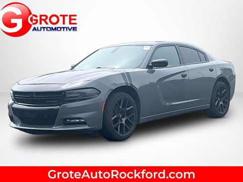 Used 2017 Dodge Charger SXT RWD image 1